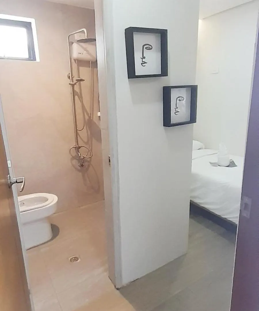 Aurora Suites Pasay 3*,